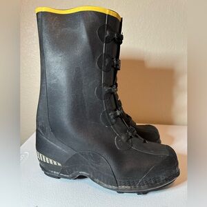 LaCrosse Tracktion waterproof, reflective 5 buckle boots size 10